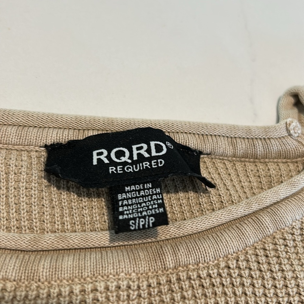 RQRD Required Men's Tan Sweater Embossed Crewneck Size Small - Picture 2 of 5